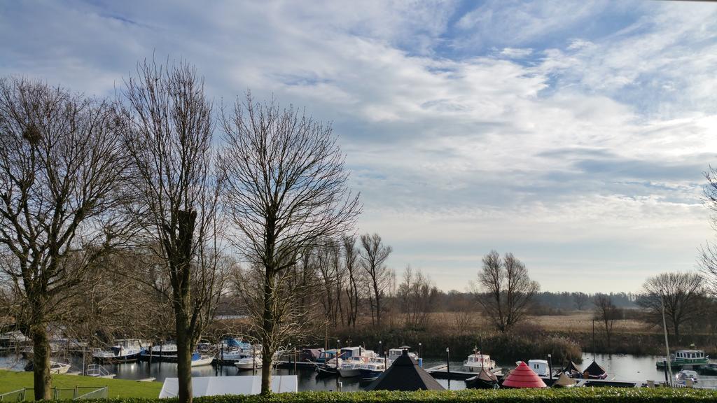 Hotel De Brabantse Biesbosch Werkendam Esterno foto