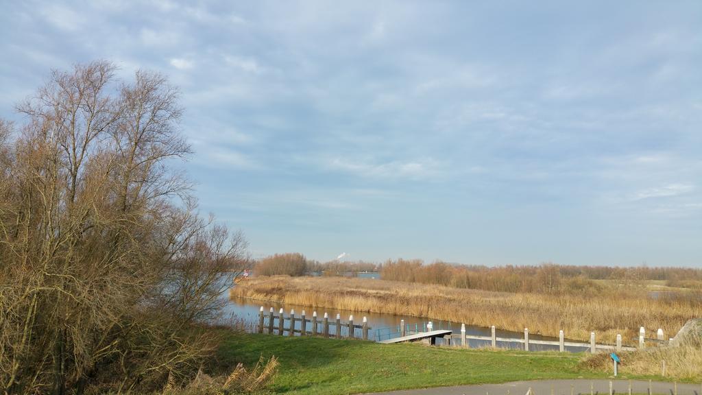 Hotel De Brabantse Biesbosch Werkendam Esterno foto